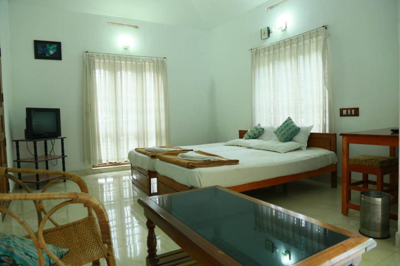 Oriole Homestay Thekkady Exterior photo